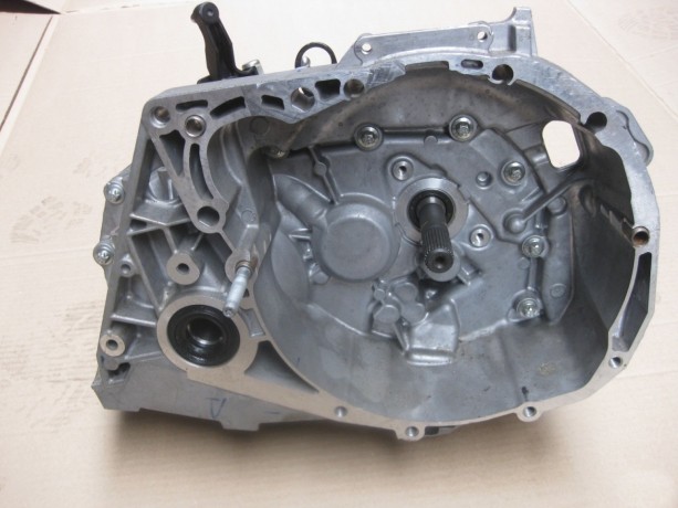 Механическая коробка переключения передач (МКПП 5-ст.) Renault JR5-514, двигатель К4М  1.6 16V, новая, оригинал 320106193R 8200934990 купить недорого с доставкой в Баган